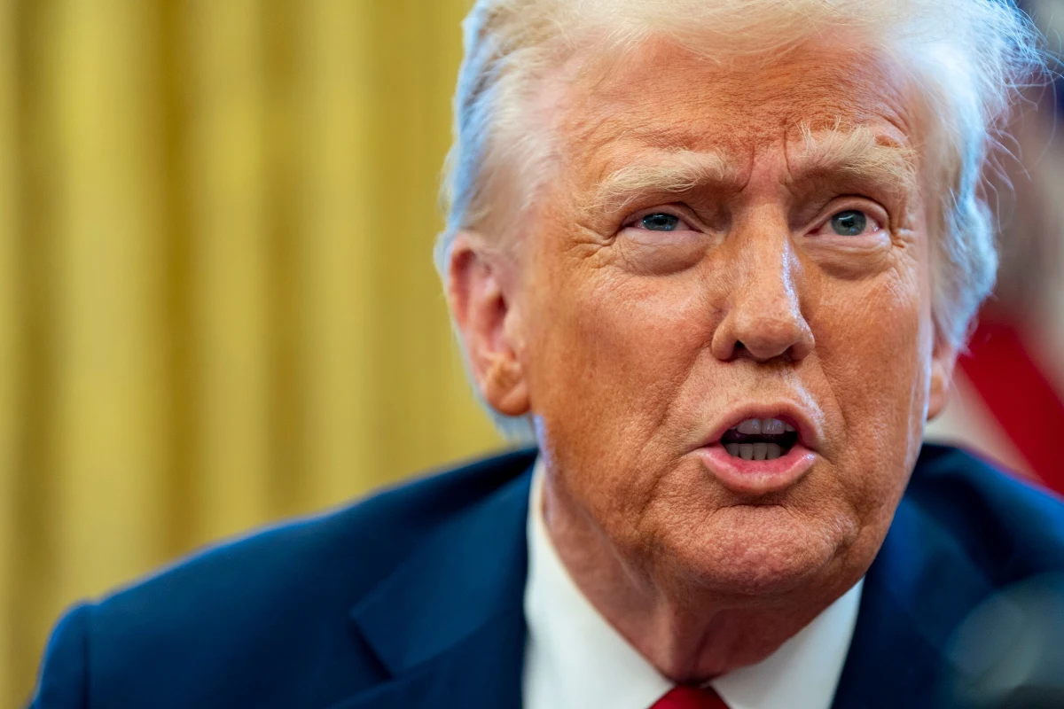 "Zażądamy od (tych) wyraźnie wrogich państw zobowiązania, że nigdy nie stworzą nowej waluty BRICS ani nie będą popierać żadnej innej waluty jako konkurencji dla potężnego dolara USA - albo spotkają się ze stuprocentowym cłem" - tak pisze Donald Trump na swojej platformie Truth Social. Czy prezydent USA nie przesadza?