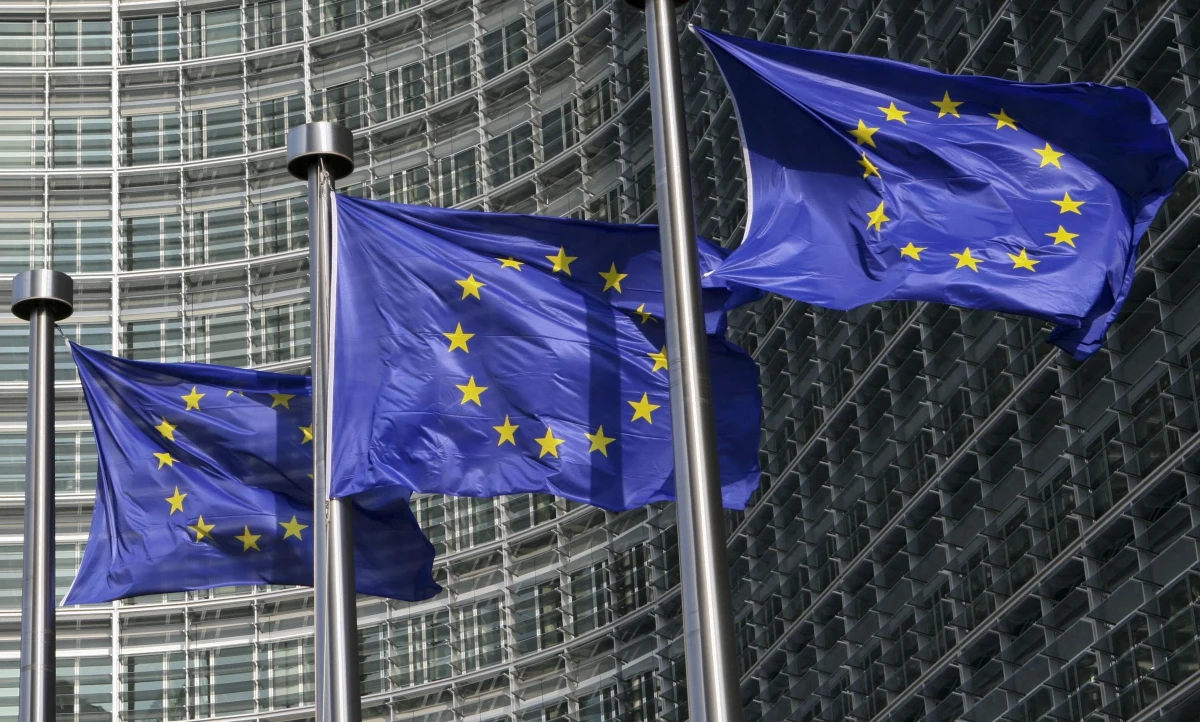 Polska i 10 innych krajów na celowniku Komisji Europejskiej w związku z brakiem wdrożenia unijnych przepisów, które ustanawiają jednolity dokument podróży w nagłych przypadkach. KE wszczęła w piątek postępowanie w sprawie naruszenia unijnych przepisów.