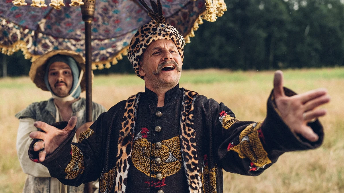 Netflix podzielił się z widzami zapowiedziami dotyczącymi polskich i zagranicznych produkcji, jakie będzie można oglądać na platformie w najbliższych miesiącach. Są wśród nich tytuły, o których już wcześniej informowano - np. drugi sezon hitowego "1670" czy serial "Heweliusz" - ale też niespodzianki. W tej drugiej grupie jest np. kolejna polska ekranizacja prozy Harlana Cobena - "Tylko jedno spojrzenie". 