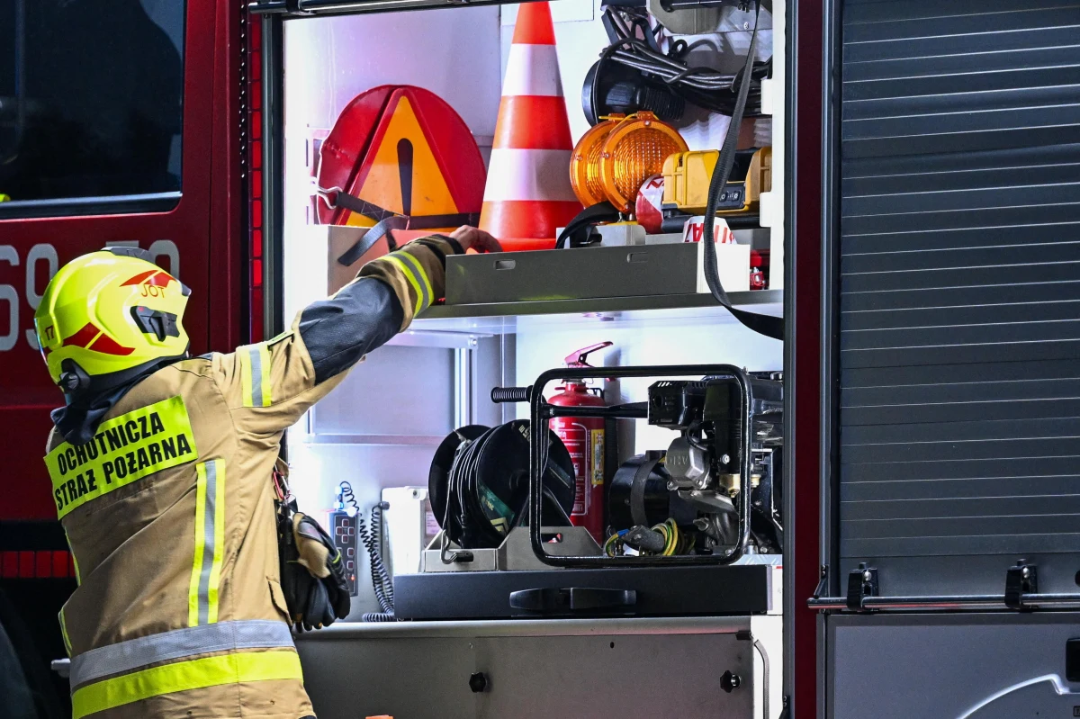 Mieszkańcy kilkunastotysięcznego Barlinka w Zachodniopomorskiem mogą zostać bez strażaków. Wszystko przez konflikt trawiący lokalną jednostkę Ochotniczej Straży Pożarnej. Skłóceni druhowie za miesiąc mogą stracić remizę. Gmina wypowiedziała im właśnie umowę dzierżawy obiektu.