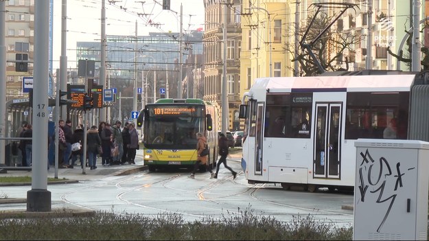 Koniec z kłótniami podczas kontroli biletów w szczecińskiej komunikacji. Ci, którzy jeżdżą bez biletu - będą karani - a dowodem w sprawie mają być kamery. Kontrolerzy mają rejestrować kontrole już od lutego. Dla ''Wydarzeń'' Tobiasz Madejski.