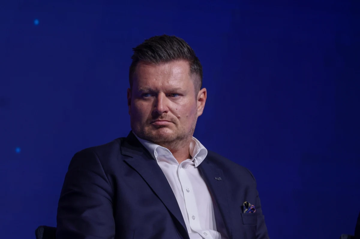 Michał Dąbrowski został odwołany ze stanowiska prezesa Agencji Rozwoju Przemysłu. Na stanowisko pełniącego obowiązki prezesa oddelegowano Radosława Niedzielskiego.