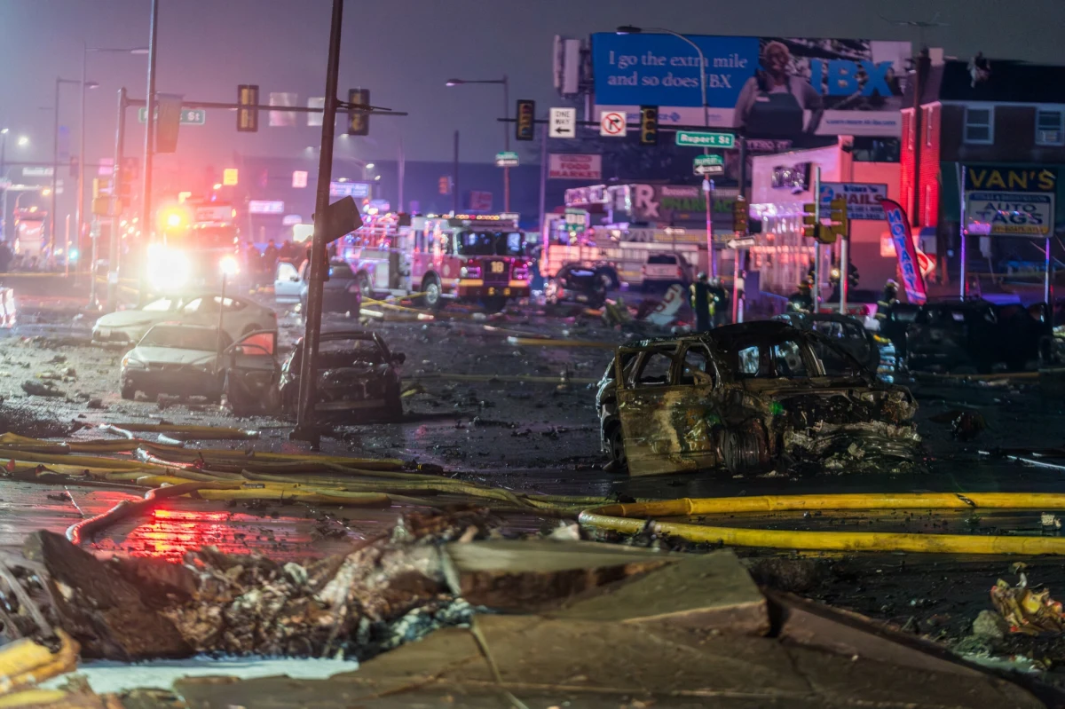 Przynajmniej 7 osób nie żyje, a 19 jest rannych - to wstępny bilans katastrofy małego medycznego samolotu w Filadelfii. W pobliżu Roosevelt Mall w stanie Pensylwania samolot spadł na domy, doszło do pożaru. 
