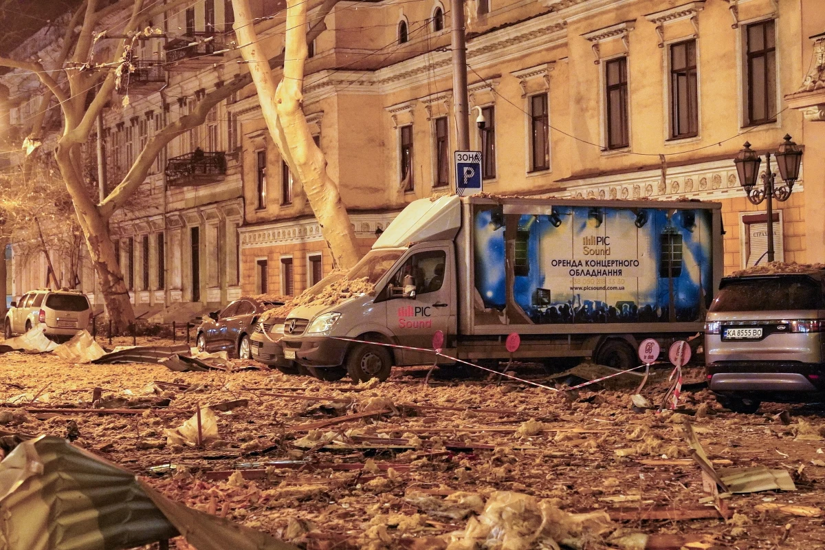 Polskie dowództwo po raz kolejny zmuszone było dziś poderwać myśliwce w związku z rosyjskimi atakami lotniczymi w Ukrainie. O poranku Dowództwo Operacyjne RSZ wydało komunikat w tej sprawie. W Ukrainie ogłoszono alarm powietrzny. W nalotach zginęły co najmniej cztery osoby.