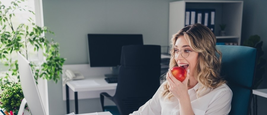 Według badań Prognosfruit, co trzeci Polak i co czwarty Europejczyk regularnie je jabłko. Od stycznia 2025 r. to oficjalny owoc polskiej prezydencji w Radzie Unii Europejskiej, a od lat najpopularniejszy w kraju. 