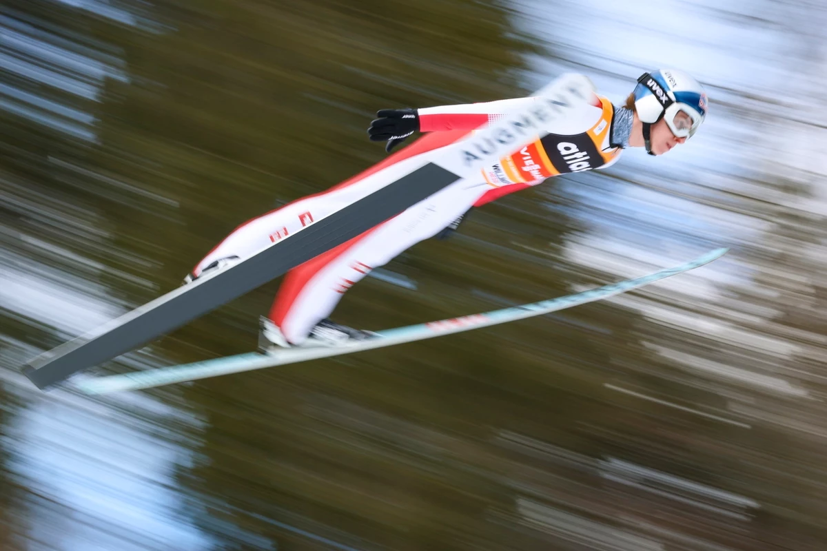 Austriak Daniel Tschofenig wygrywa konkurs Pucharu Świata w Skokach Narciarskich w Willingen. Z Polaków najwyżej znalazł się Dawid Kubacki, zajął 14. pozycję. Duży wpływ na wyniki miał dziś silny wiatr. 