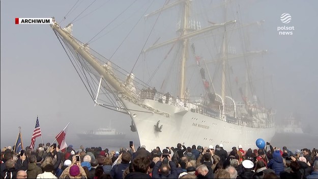 Ministerstwo Infrastruktury nabiera wiatru w żagle i chce budować nowy "Dar Młodzieży" - usłyszeliśmy w Polsat News. Obecny ma już ponad 40 lat i jest już nieco przestarzały. To nie pierwszy taki plan, bo nowy żaglowiec marzył się też poprzedniemu rządowi, ale wtedy, zamiast budowy zorganizowano tylko konkurs na nazwę nowego statku.Materiał dla "Wydarzeń przygotował Dominik Lorenc.