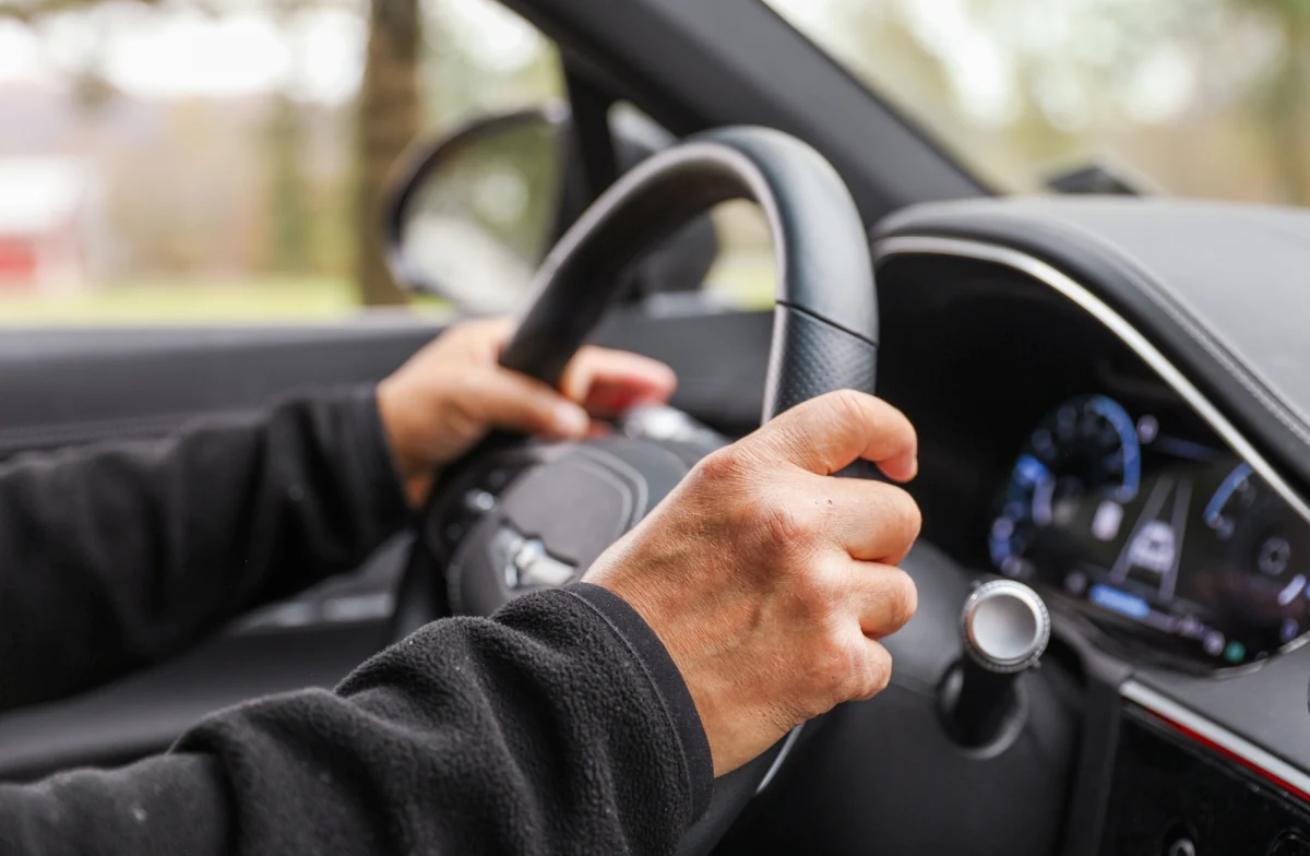 Tylko 130 firm transportowych z całej Polski pobrało nowy program informatyczny, który pozwala sprawdzić, czy kierowcy wciąż mają uprawnienia do prowadzenia pojazdów. To mniej niż jeden procent wszystkich przewoźników w kraju. Takie informacje dziennikarz RMF FM uzyskał w Ministerstwie Cyfryzacji.