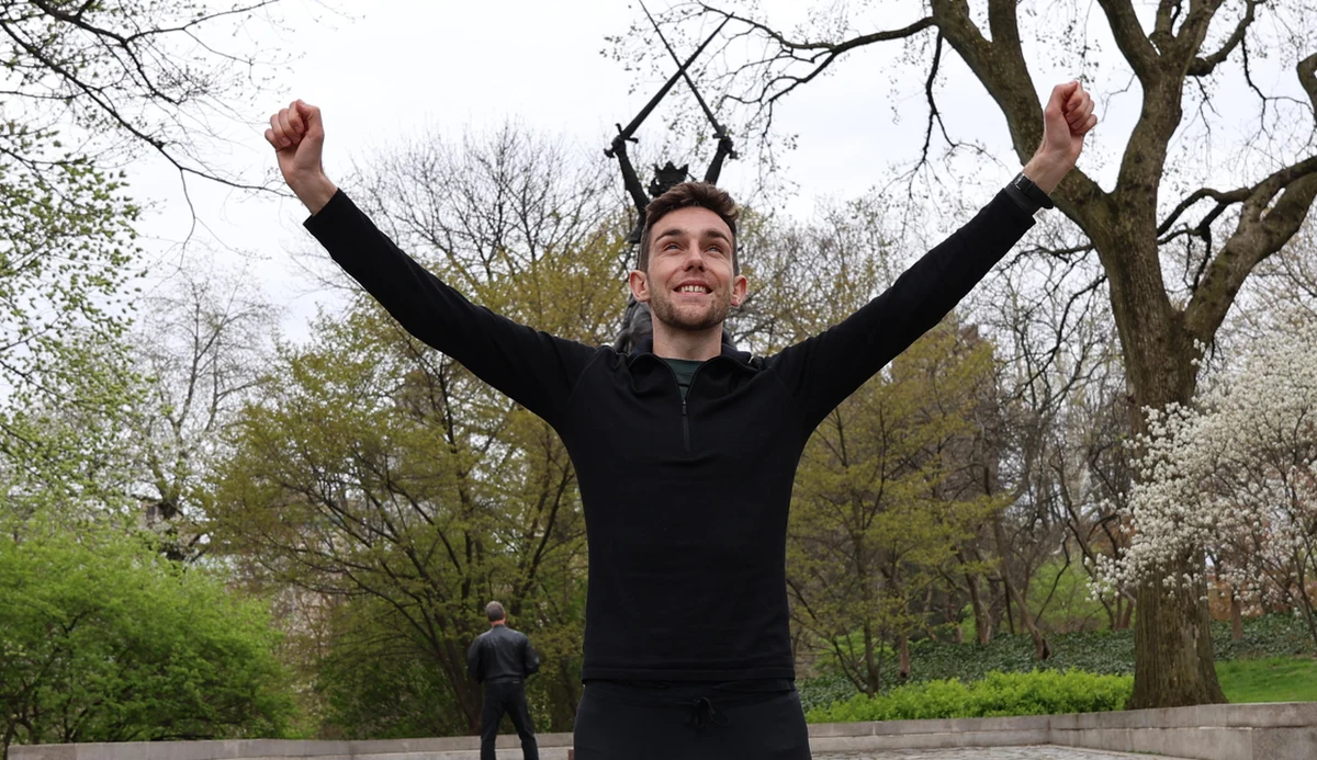 5250 km, 125 maratonów, 139 dni - to liczby, które podsumowują niesamowity wyczyn dokonany przez polskiego biegacza Tomasza Sobanię. Sportowiec, nazywany "polskim Forrestem Gumpem", w niedzielę ok. 23 polskiego czasu ukończył swój bieg przez USA.