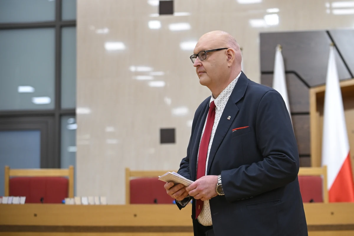 Prezes Trybunału Konstytucyjnego Bogdan Święczkowski nie stawi się w poniedziałek na posiedzeniu sejmowej komisji śledczej ds. Pegasusa, oceniając jej działanie jako niekonstytucyjne. Przesłuchanie Święczkowskiego miało się rozpocząć o godz. 15.30.