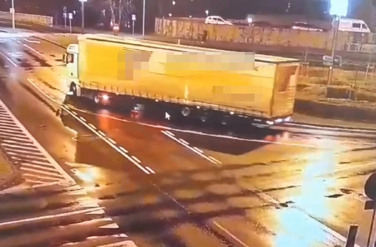 Ponad 3 promile alkoholu miał w organizmie kierowca tira, który jechał pod prąd przez centrum Piły. Pokonał kilka ulic i rondo, zanim został zatrzymany przez policyjny patrol.   