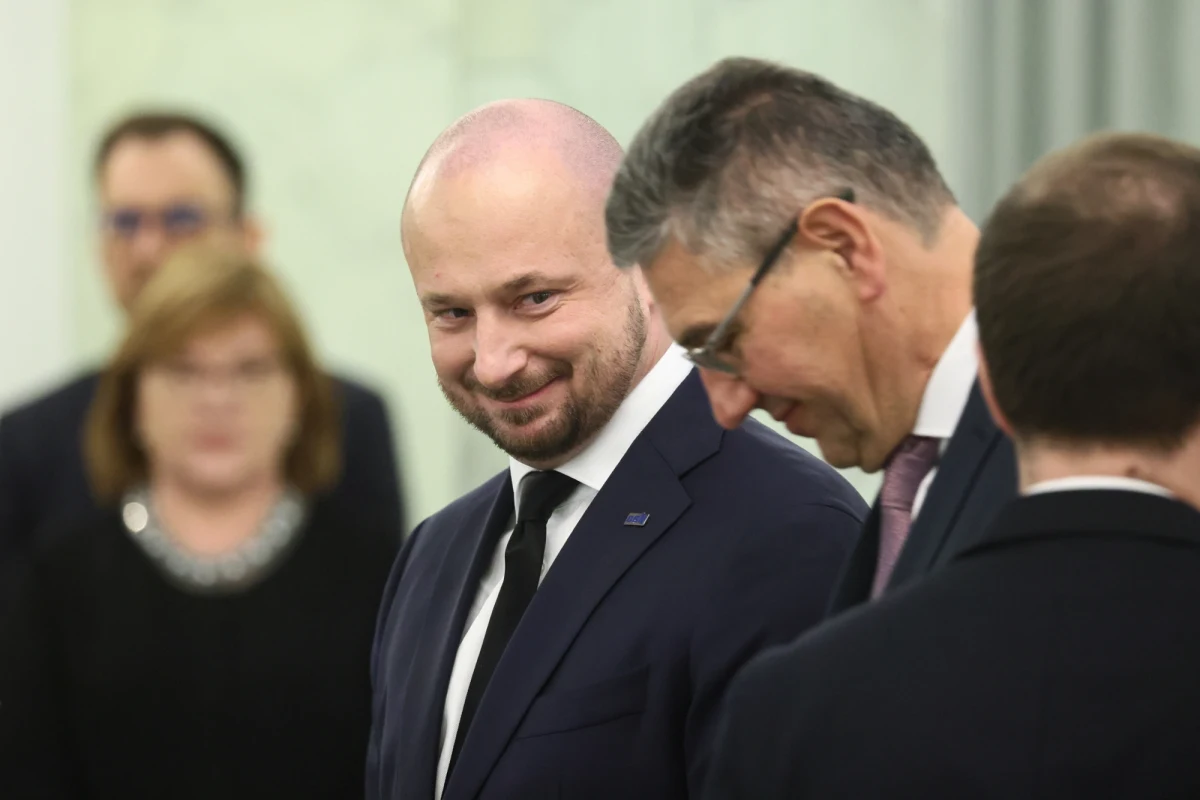 Prezydent Andrzej Duda powołał gen. broni Dariusza Łukowskiego na szefa Biura Bezpieczeństwa Narodowego. Zastąpi on Jacka Siewierę, który złożył rezygnację. Szefem Biura Polityki Międzynarodowej w KPRP został Wojciech Kolarski.