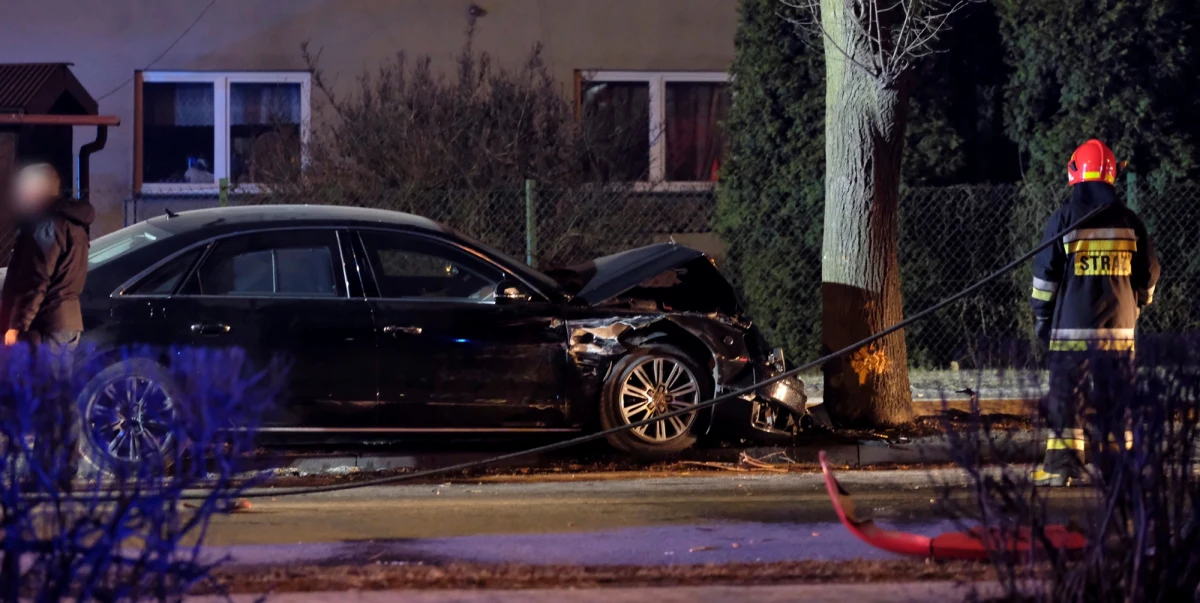 Tarnobrzeska prokuratura podjęła umorzone postępowanie związane z wypadkiem kolumny rządowej, którą w 2017 r. podróżowała ówczesna premier Beata Szydło. Zbada, czy doszło w tej sprawie do przekroczenia uprawnień i niedopełnienia obowiązków przez funkcjonariuszy publicznych. 