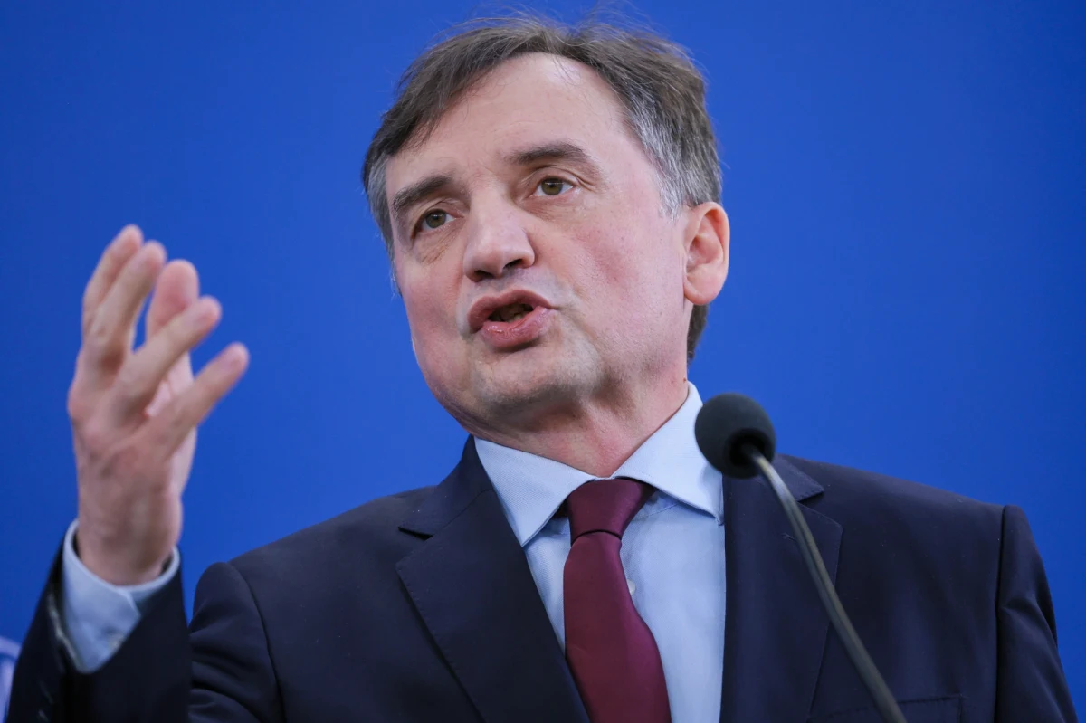 "Skieruję zawiadomienie o podejrzeniu przestępstwa na członków nielegalnie działającej komisji śledczej ds. Pegasusa" – zapowiedział Zbigniew Ziobro. Według byłego ministra sprawiedliwości wszystkie fakty całkowicie przeczą tezom, że nie chciał stawić się przed tą komisją.