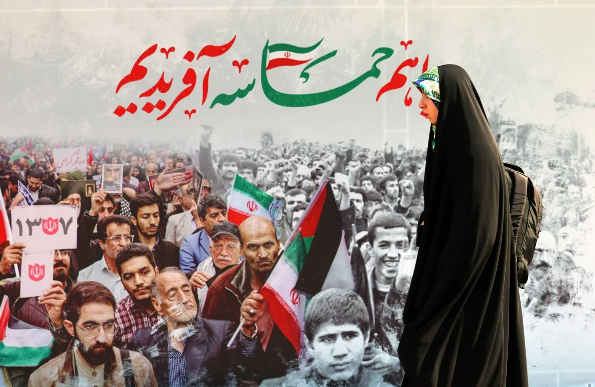 Według najnowszych informacji, do których dotarł "New York Times", amerykański wywiad uważa, że Iran utworzył grupę naukowców mających na celu zbadanie możliwości szybkiego zbudowania bomby atomowej. Chociaż program nuklearny nie został jeszcze uruchomiony, jego wdrożenie miałoby znacząco skrócić czas potrzebny na stworzenie bomby - z lat do zaledwie kilku miesięcy.