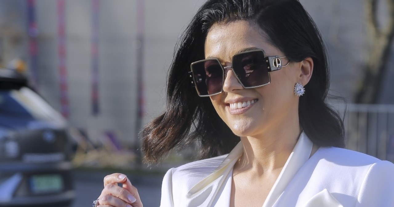 Garnitur w stylu Katarzyny Cichopek. Wysmukli sylwetkę, podkreśli talię