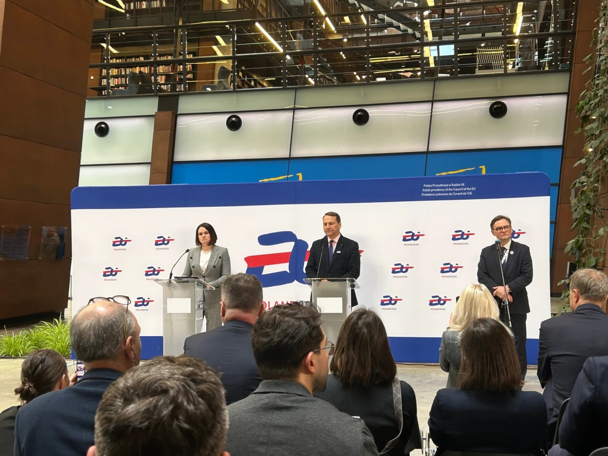 W Europejskim Centrum Solidarności w Gdańsku zainaugurowano Forum Kościuszkowskie. Jest to seria spotkań i rozmów, których celem jest skupienie uwagi na sytuacji na Białorusi. Głos zabrali: liderka białoruskiej opozycji Swiatłana Cichanouska, minister spraw zagranicznych Radosław Sikorski i przedstawiciele dyplomacji Szwecji, Litwy oraz Ukrainy.