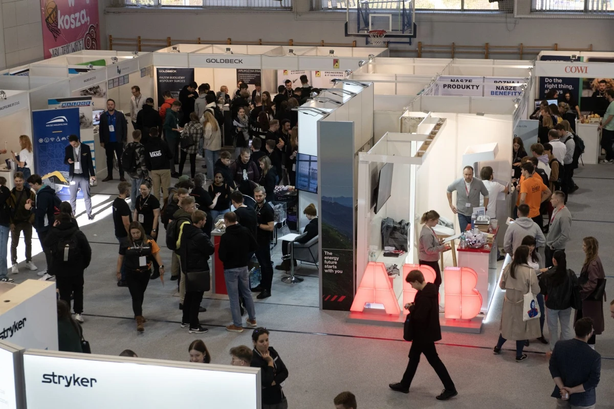 Ponad 4200 ofert pracy, stażów i praktyk złożyli pracodawcy w Biurze Karier Politechniki Krakowskiej w 2024 r. Aż 79 proc. to były ogłoszenia o pracy – wynika z nowego raportu uczelni. Najwięcej propozycji dla młodych inżynierów dotyczyło obszaru budownictwa, które wyprzedziło lidera z poprzedniego roku – branżę IT. 