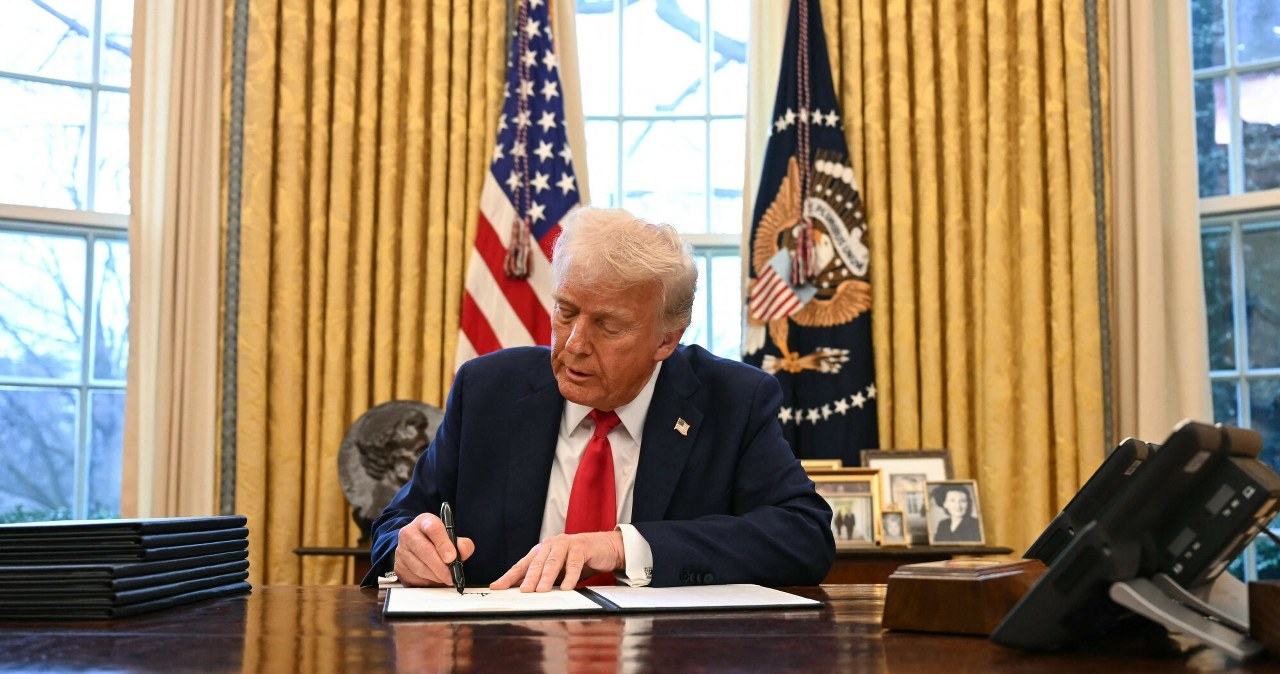 Zachęcają imigrantów do deportacji. Wprowadzają "bonus" na święta