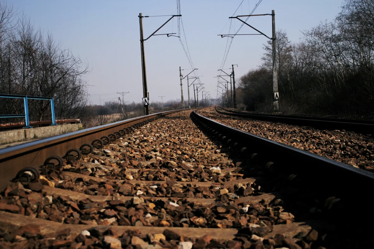 We wtorek wieczorem w tunelu przed stacją Bielsko-Biała Główna wykoleił się pociąg osobowy jadący ze Zwardonia do Katowic. Jak poinformował rzecznik Kolei Śląskich, nikomu nic się nie stało.