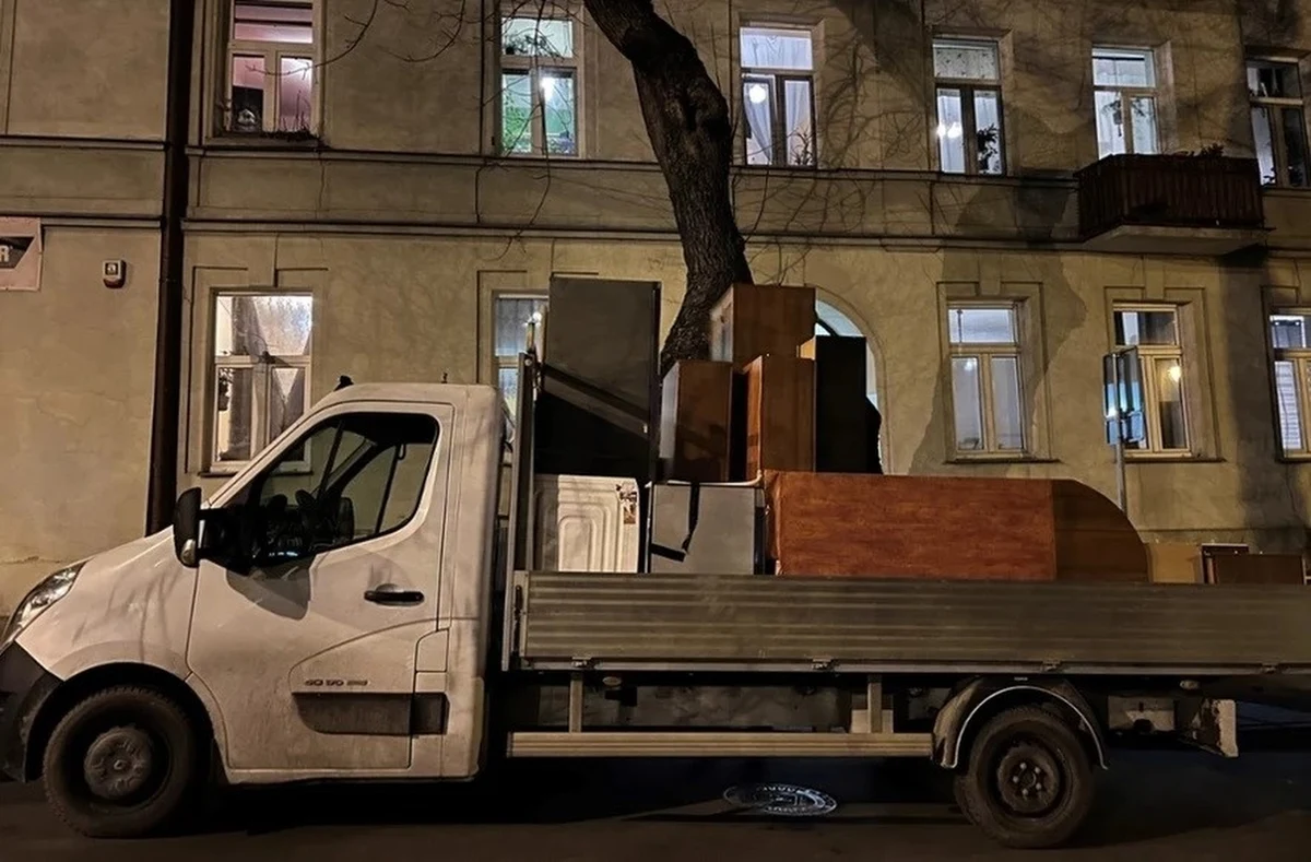 Właściciele kamienicy przy ul. Farbiarskiej w Lublinie, która została wyłączona z użytkowania przez nadzór budowlany, zamierzają ją wyremontować. Sytuacja jest bardzo trudna, wciąż trwają poszukiwania mieszkań dla lokatorów, którzy musieli ją opuścić. To w sumie blisko 40 osób. Śledztwo w sprawie uszkodzeń kamienicy wszczęła prokuratura.