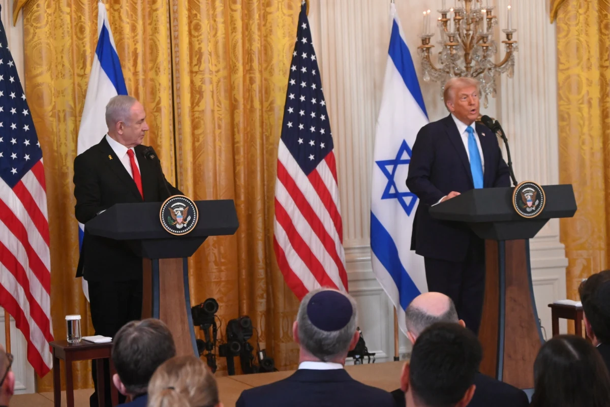 USA przejmą kontrolę nad Strefą Gazy - powiedział we wtorek prezydent USA Donald Trump podczas wspólnej konferencji prasowej z premierem Izraela Benjaminem Netanjahu. Zapowiedział, że Ameryka zrówna ten teren z ziemią i stworzy tam "nieograniczoną liczbę miejsc pracy".