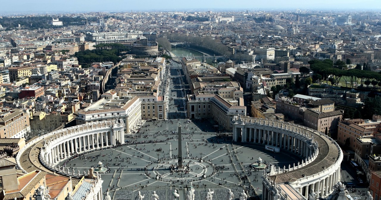 Jak będzie wyglądał pogrzeb papieża Franciszka? Ważne symbole