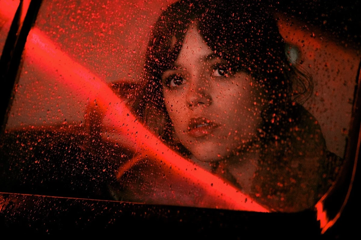 Abel Tesfaye, znany fanom na całym świecie jako The Weeknd, wydał właśnie swój ostatni album pod tym pseudonimem. Jednak szósta płyta artysty, zatytułowana "Hurry Up Tomorrow" to nie tylko muzyka. 16 maja odbędzie się światowa premiera pełnometrażowego filmu o tym samym tytule. Artysta zagra w nim główną rolę, w obsadzie są też Jenna Ortega znana z serialu "Wednesday" oraz Barry Keoghan, aktor z filmu "Saltburn".