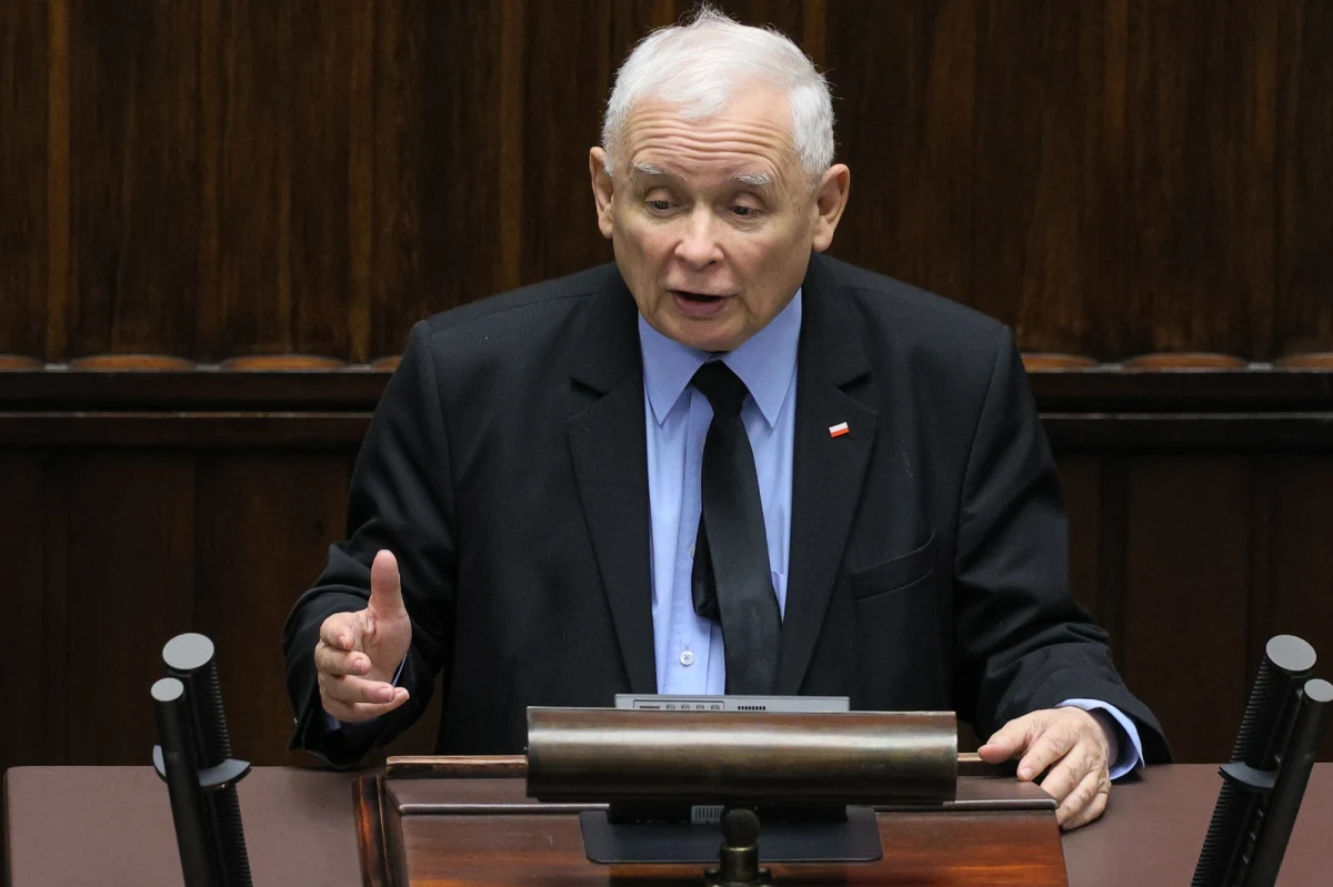 Jarosław Kaczyński starł się dziś w Sejmie z ministrem finansów Andrzejem Domańskim. Lider PiS mówił o podwyżkach cen. Podkreślił, że projekty jego klubu ws. obniżenia stawki VAT na żywność, energię i gaz nie mają nawet numerów druku, choć są proste i wiążą się z ważną dla Polaków sprawą. Minister Andrzej Domański odpowiedział: "Za waszych rządów inflacja sięgnęła 18 proc. Splądrowaliście portfele Polaków". Kwestię braku numerów druku wyjaśnił marszałek Szymon Hołownia.