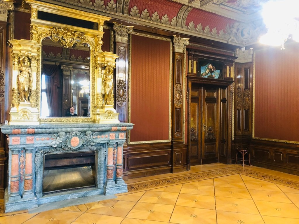 To właśnie we wnętrzach Pałacu Scheiblerów (dziś siedzibie Muzeum Kinematografii w Łodzi) rozgrywało się wiele scen "Ziemi obiecanej" Andrzeja Wajdy / fot. Agnieszka Wyderka / RMF FM Agnieszka Wyderka