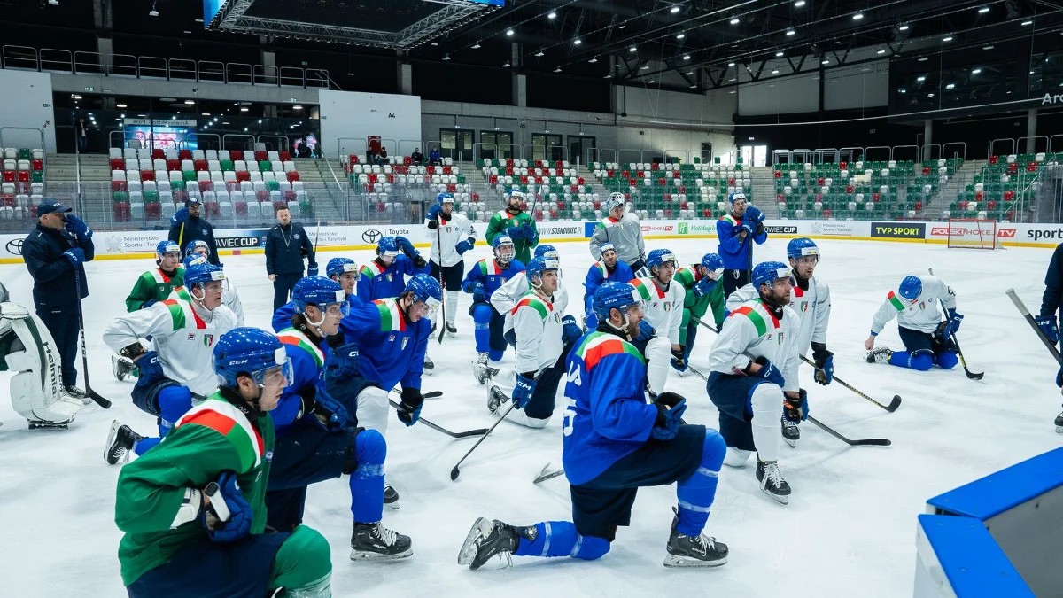 Reprezentacje Włoch, Słowenii i Węgier będą rywalami polskich hokeistów w rozpoczynającym się w czwartek w Sosnowcu turnieju EIHC. Biało-Czerwoni przygotowują się do wiosennych mistrzostw świata Dywizji 1A. "Skład na MŚ powoli się krystalizuje" – powiedział w rozmowie z RMF FM trener Polaków Robert Kalaber. Węgrzy i Słoweńcy w tym roku zagrają w gronie najlepszych drużyn globu, a Włosi to nasz przeciwnik w mistrzostwach świata Dywizji 1A, które odbędą się w dniach 27 kwietnia – 3 maja w Rumunii. 