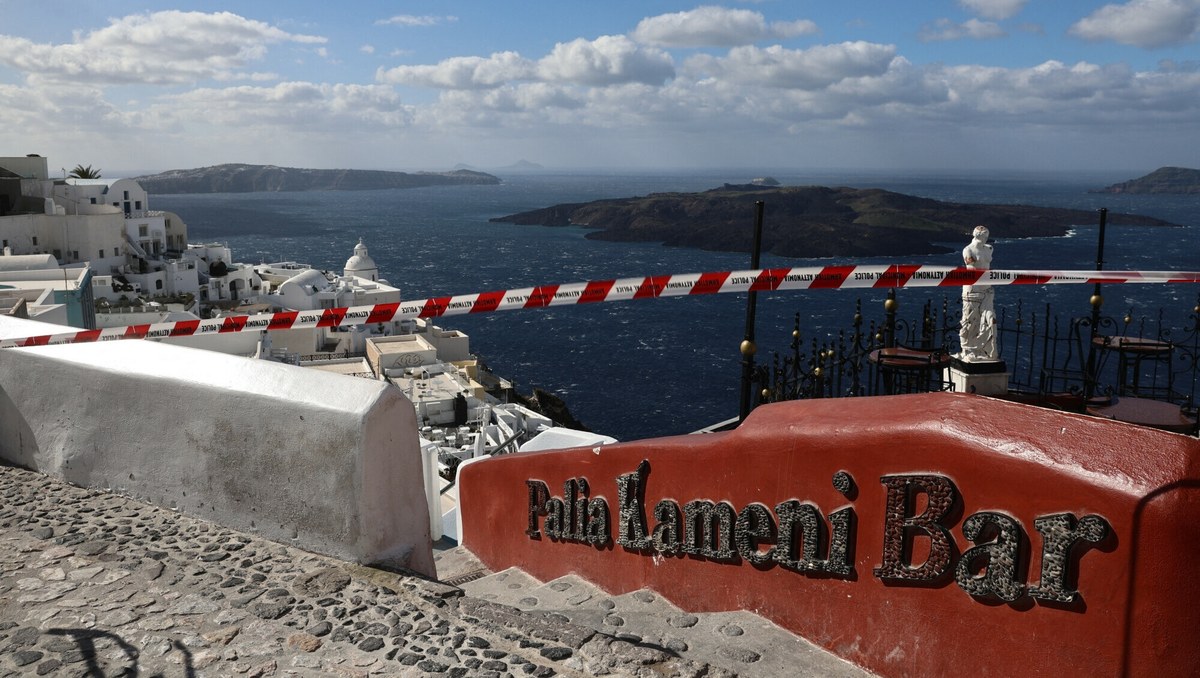 Zlokalizowany na południu Morza Egejskiego obszar wulkaniczny Christiana-Santorini-Kolumbo jest zdecydowanie jednym z najgroźniejszych obszarów wulkanicznych w basenie Morza Śródziemnego - przyznaje w rozmowie z RMF FM Bartłomiej Krawczyk, popularyzator nauki i autor bloga "Wulkany świata". Ekspert zaznacza, że scenariuszy rozwoju sytuacji w rejonie Santorini jest kilka - od niewielkiej erupcji, po potężny wybuch, który mógłby doprowadzić do wysokich fal tsunami.