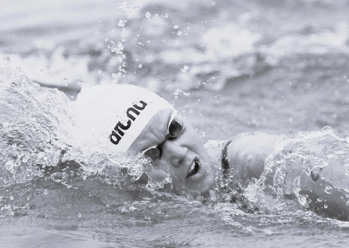 Olsztyńska prokuratura skierowała do sądu akt oskarżenia przeciwko Jackowi D. podejrzanemu o spowodowanie wypadku drogowego, w którym zginęła kierująca motocyklem utytułowana pływaczka Justyna Burska. Do zdarzenia doszło w sierpniu zeszłego roku na skrzyżowaniu koło Różnowa.

