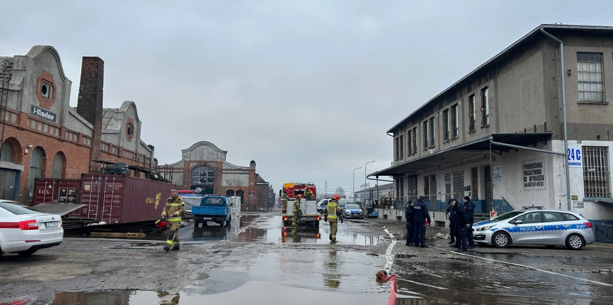 Sytuacja jest opanowana, ale zniszczenia są duże. W środę po godzinie 13 wybuchł pożar hali dawnych Zakładów Naprawczych Taboru Kolejowego na gdańskiej Przeróbce. Większość sił i środków została już odesłana do swoich jednostek macierzystych, przekazują strażacy z Gdańska. Jedna osoba trafiła do szpitala.
