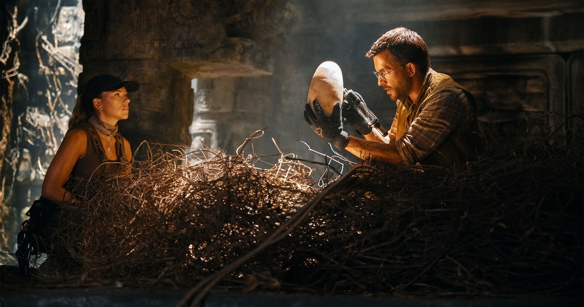 ​Scarlett Johansson, Jonathan Bailey i Mahershala Ali występują w filmie, którego akcja rozgrywa się pięć lat po wydarzeniach z "Jurassic World: Dominion". Kinowa premiera części zatytułowanej "Odrodzenie" - 2 lipca. Właśnie pojawił się pierwszy zwiastun oczekiwanej produkcji.