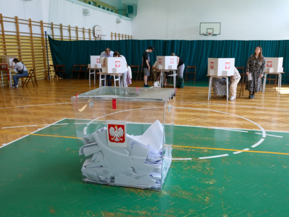 PKW zarejestrowała czworo kandydatów w wyborach uzupełniających do Senatu w Krakowie. To Adam Berkowicz (KW Konfederacja Wolność i Niepodległość), Mateusz Małodziński (KW "Dla Krakowa", popierany przez PiS), Monika Piątkowska (KKW KO) i Ewa Sładek (KW Razem). Wśród zgłoszonych nie ma kandydata tzw. paktu senackiego. Wybory mają na celu obsadzenie miejsca w Senacie po rezygnacji senatora Bogdana Klicha, który został chargé d’affaires Ambasady RP w Waszyngtonie.