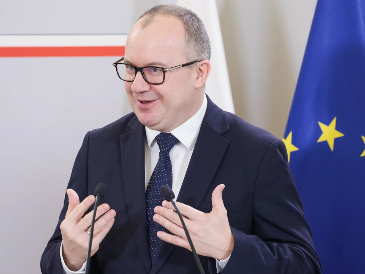 Adam Bodnar skomentował śledztwo ws. zamachu stanu wszczęte przez prokuratora Michała Ostrowskiego. "Jeśli składane jest tak poważne zawiadomienie, to nie powinienem się o tym dowiadywać z mediów. Po drugie, powinno mi to być przedstawione, a na razie jedyne co dostałem, to bardzo skromne jednolinijkowe pismo" - powiedział minister sprawiedliwości. Michała Ostrowskiego i prezesa TK Bogdana Święczkowskiego nazwał "wiernymi żołnierzami Ziobry". Ostrowski przyznał dziś, że podjął już pierwsze czynności i przesłuchał w charakterze świadka m.in. prezesa TK.