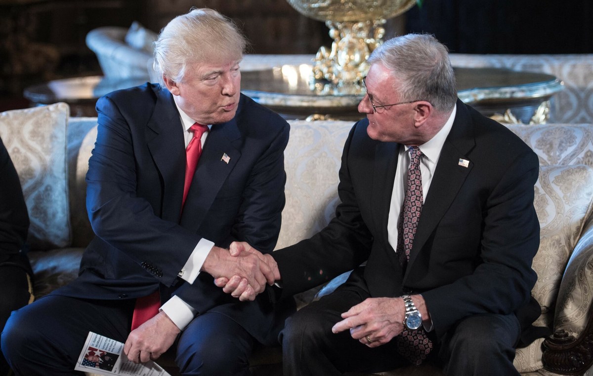Specjalny wysłannik Donalda Trumpa do spraw Rosji i Ukrainy Keith Kellogg ma przedstawić plan zakończenia wojny na Monachijskiej Konferencji Bezpieczeństwa, która odbędzie się w Niemczech w dniach 14–16 lutego - informuje agencja Bloomberga. Nie podano szczegółów propozycji, ale komentarze Kellogga w ostatnich tygodniach mogą sugerować, że plan reprezentować będzie stanowisko grupy w administracji USA, która opowiada się za osiągnięciem pokoju poprzez siłę.