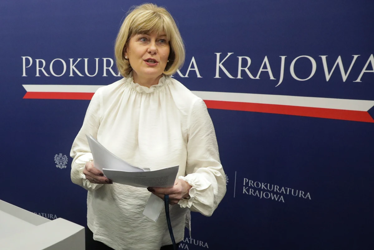 Prok. Anna Adamiak, rzeczniczka Prokuratury Generalnej, podczas dzisiejszej konferencji prasowej odniosła się do zawiadomienia o zamachu stanu, o którym powiedział wczoraj prezes Trybunału Konstytucyjnego Bogdan Święczkowski. "Na obecny moment korespondencja o nieznanej nam oficjalnie treści, która wpłynęła z TK, jest prywatną korespondencją zastępcy prokuratora generalnego Michała Ostrowskiego" - powiedziała. Prok. Adamiak dodała, że postępowanie można wszcząć, gdy sprawa jest zarejestrowana i ma nadaną sygnaturę.