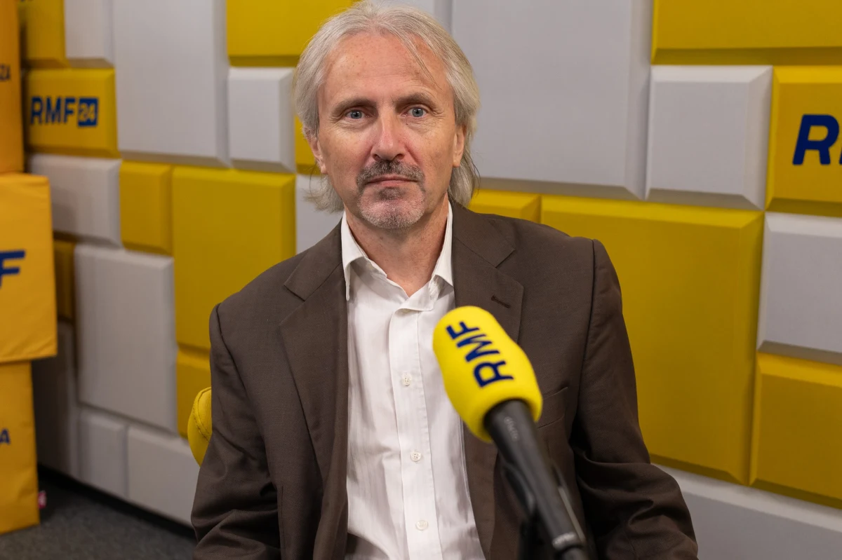 "To wyolbrzymienie wpisuje się w pewien stereotyp. Instytucjom państwowym nie dodaje to żadnej powagi" - powiedział w Rozmowie o 7:00 w Radiu RMF24 prof. Rafał Chwedoruk, pytany o zawiadomienie w sprawie zamachu stanu złożone przez prezesa Trybunału Konstytucyjnego Bogdana Święczkowskiego. "Doniesienia o zamachu stanu są elementem kampanii wyborczej i tarć w samym PiS-ie" - dodał gość Piotra Salaka.