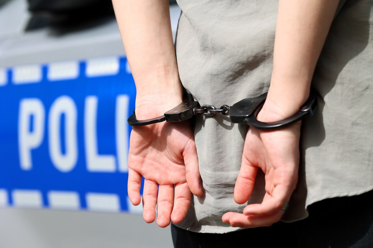 36-latek znęcał się psychicznie i fizycznie nad nieporadną ze względu na wiek matką oraz niepełnosprawną siostrą. Jak poinformowała żywiecka policja (woj. śląskie), mężczyzna już był za to skazany - w ubiegłym roku otrzymał karę w zawieszeniu. 