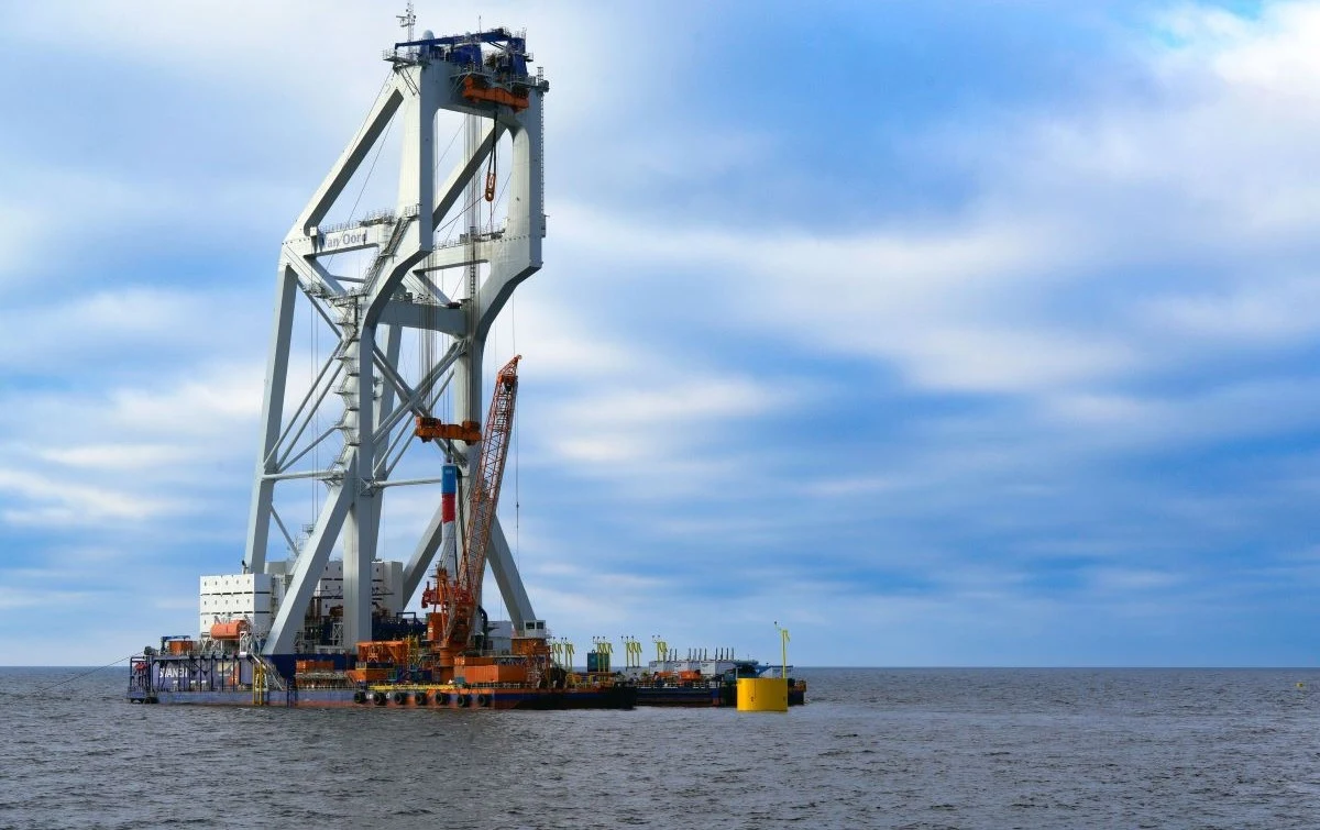 Orlen i kanadyjski Northland Power rozpoczęły budowę pierwszej farmy wiatrowej na polskiej części Bałtyku. Zainstalowano już 2 z 78 monopali, na których montowane będą turbiny wiatrowe. Farma Baltic Power o mocy 1,2 GW rozpocznie produkcję w 2026 r. - podał koncern.