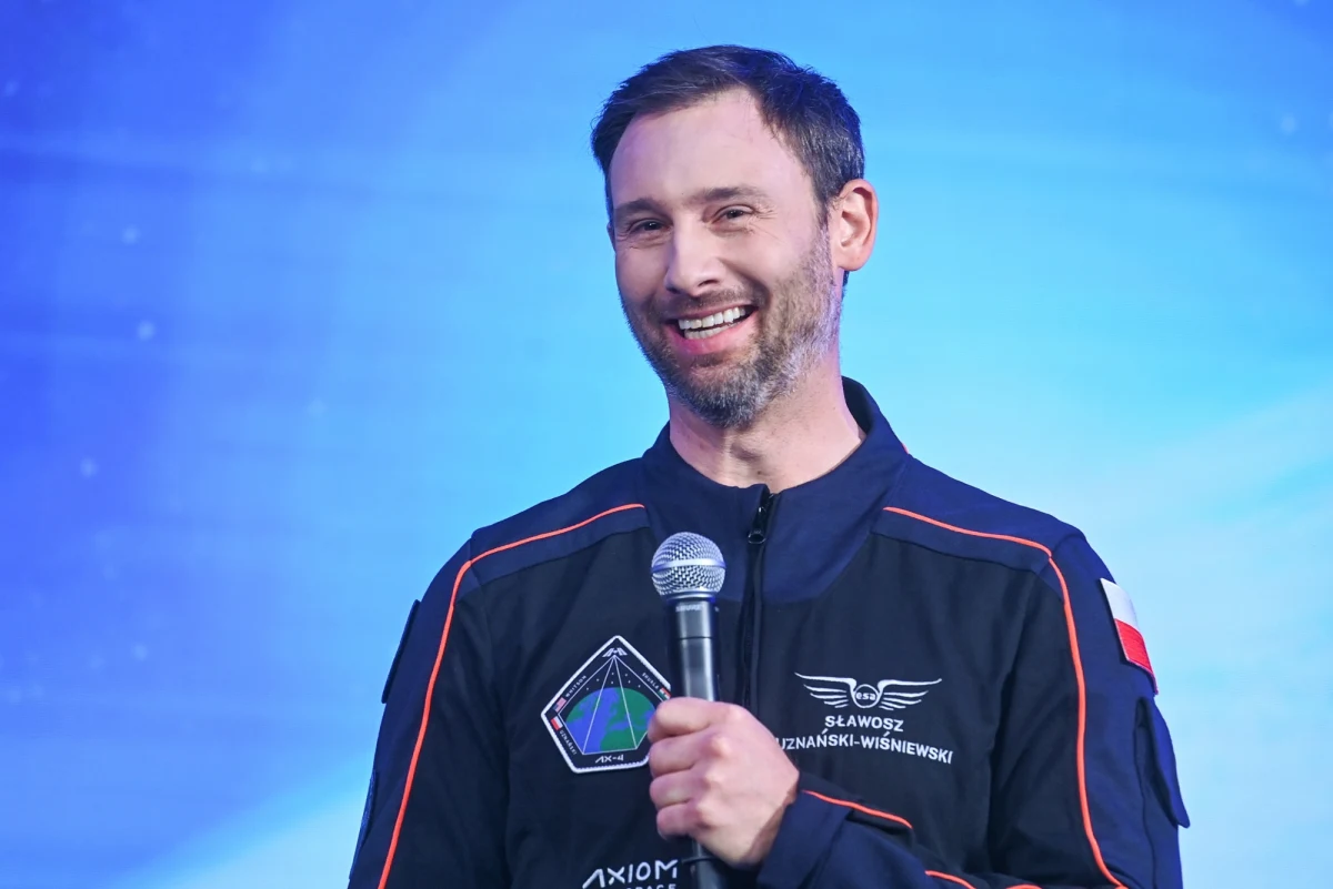 Polska misja na Międzynarodową Stację Kosmiczną (ISS), z udziałem polskiego astronauty Sławosza Uznańskiego-Wiśniewskiego, odbędzie się na przełomie maja i czerwca. Potrwa 16 dni. Informację przekazał Andrzej Piątkowski z Polskiej Agencji Kosmicznej (POLSA).