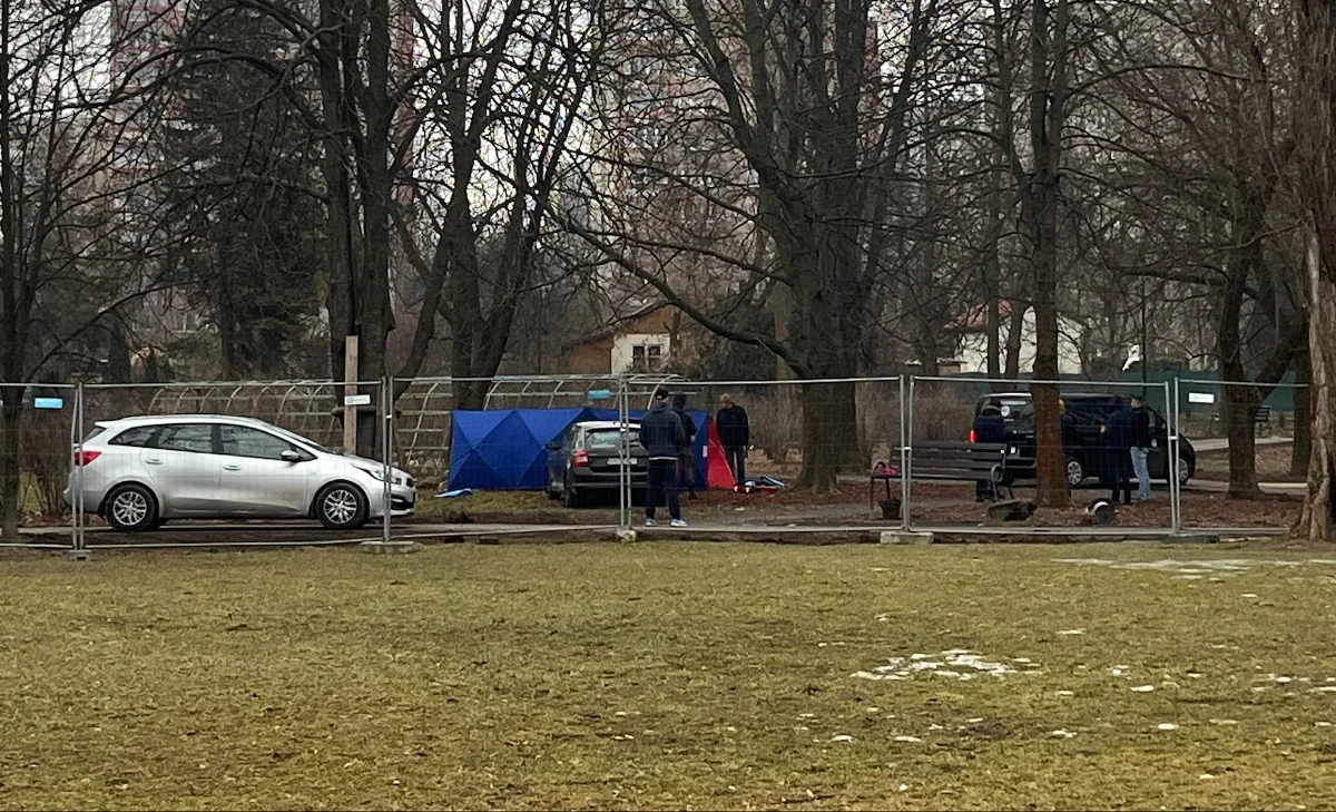 W parku im. Stanisława Wyspiańskiego w Krakowie w nocy z czwartku na piątek znaleziono zwłoki - taką informację dostaliśmy na Gorącą Linię RMF FM. Doniesienia potwierdził reporter RMF FM Paweł Konieczny. Na miejscu pracowały służby.