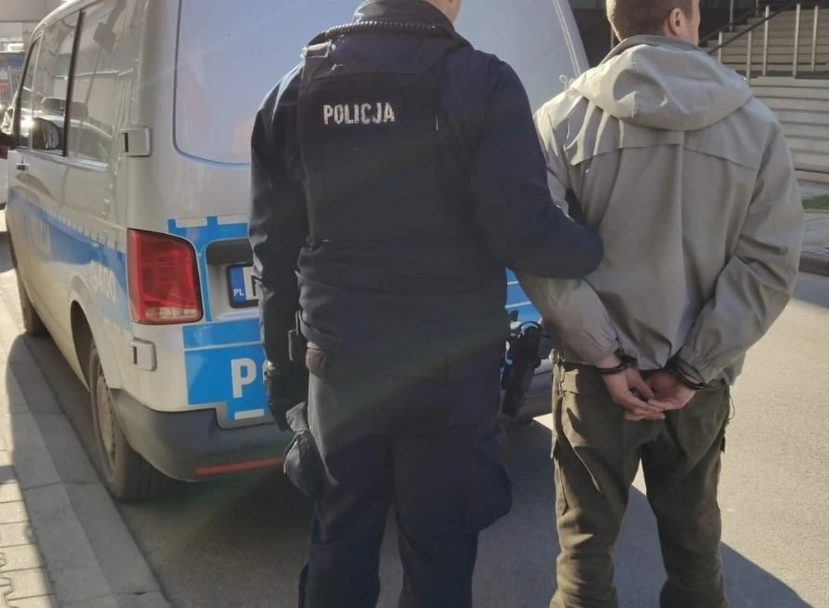 Policjanci z oświęcimskiej grupy Speed zatrzymali obywatela Ukrainy, który był poszukiwany czerwoną notą Interpolu. 32-latek nie miał uprawnień do kierowania. To nie było jednak jedyne przewinienie mężczyzny. Trzy lata temu spowodował śmiertelny wypadek drogowy i uciekł.
