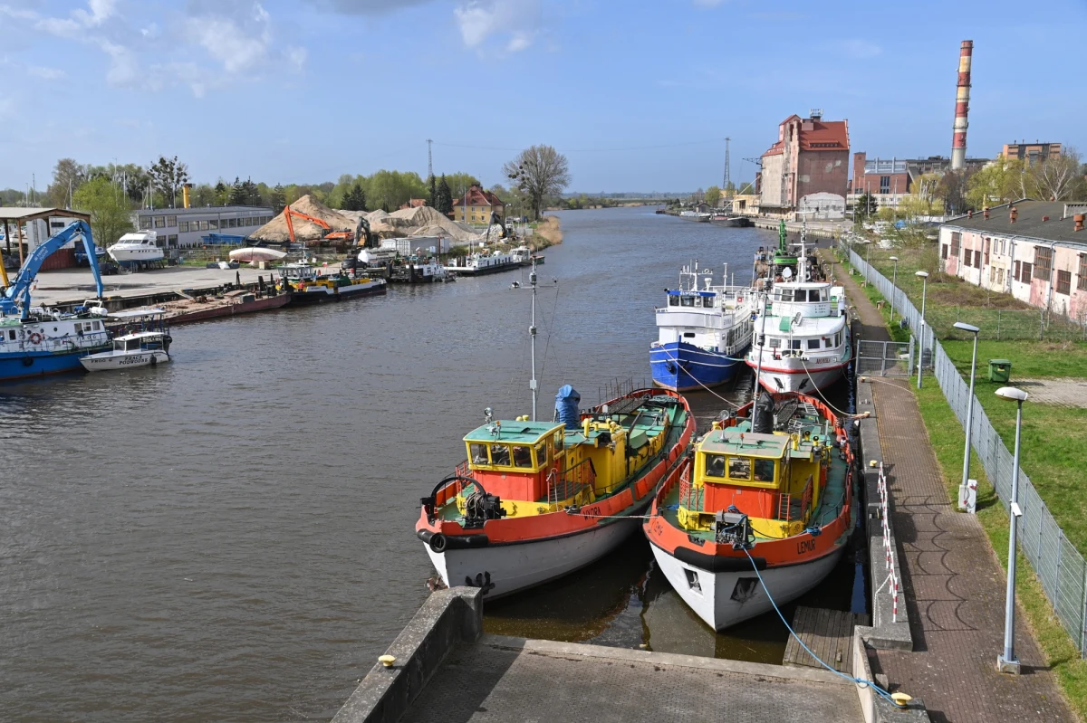 Jest nowy przetarg na pogłębienie ostatniego odcinka drogi wodnej do portu w Elblągu - poinformował w piątek wiceminister infrastruktury Arkadiusz Marchewka. Zapewnił, że w rezultacie tych prac kanał żeglugowy przez Mierzeję Wiślaną będzie "wreszcie użyteczny".