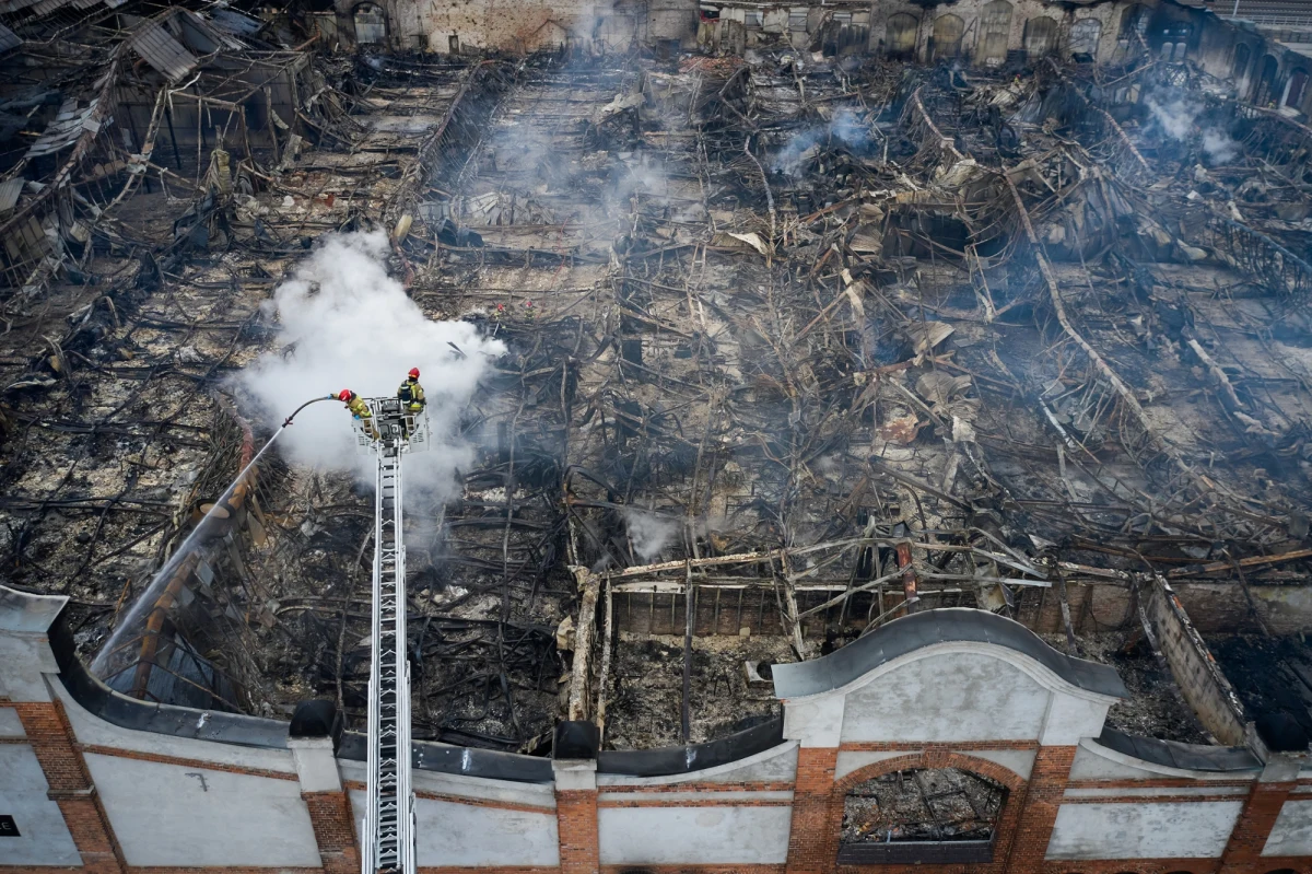Pomorski Konserwator Zabytków zakończył kontrolę po pożarze w hali byłych Zakładów Naprawczych Taboru Kolejowego w Gdańsku. Magazyn ma 25 tysięcy metrów kwadratowych. Ogień strawił ponad połowę. 