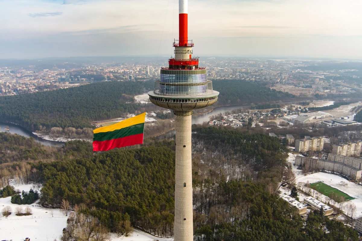 Litwa poinformowała w sobotę o odłączeniu się od rosyjskiego systemu energetycznego BRELL, co pozwoliło jej zsynchronizować się z europejską siecią energetyczną i zwiększyć bezpieczeństwo państwa. 