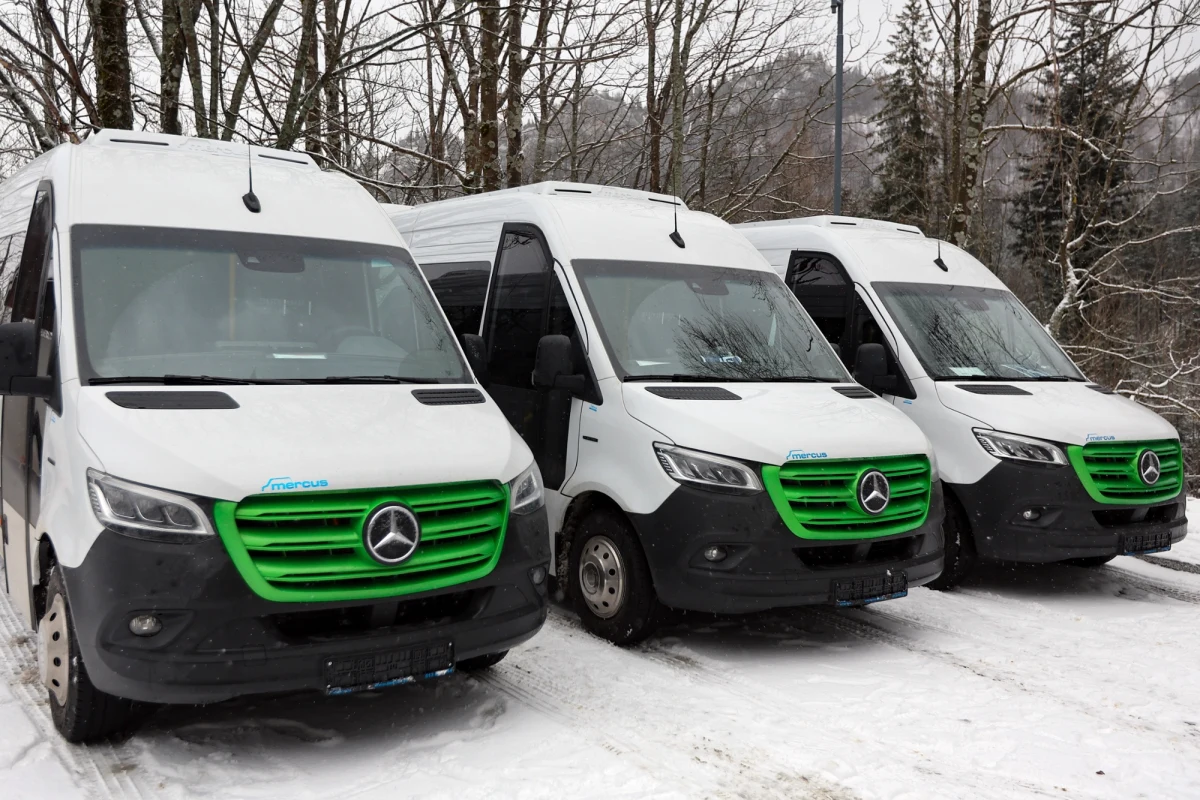 Od maja władze Tatrzańskiego Parku Narodowego planują wprowadzić na trasę do Morskiego Oka elektryczne busy. Będzie to możliwe po nowelizacji ustawy o elektromobilności. Zarządca drogi, czyli starosta tatrzański, nie będzie mógł się temu sprzeciwić.