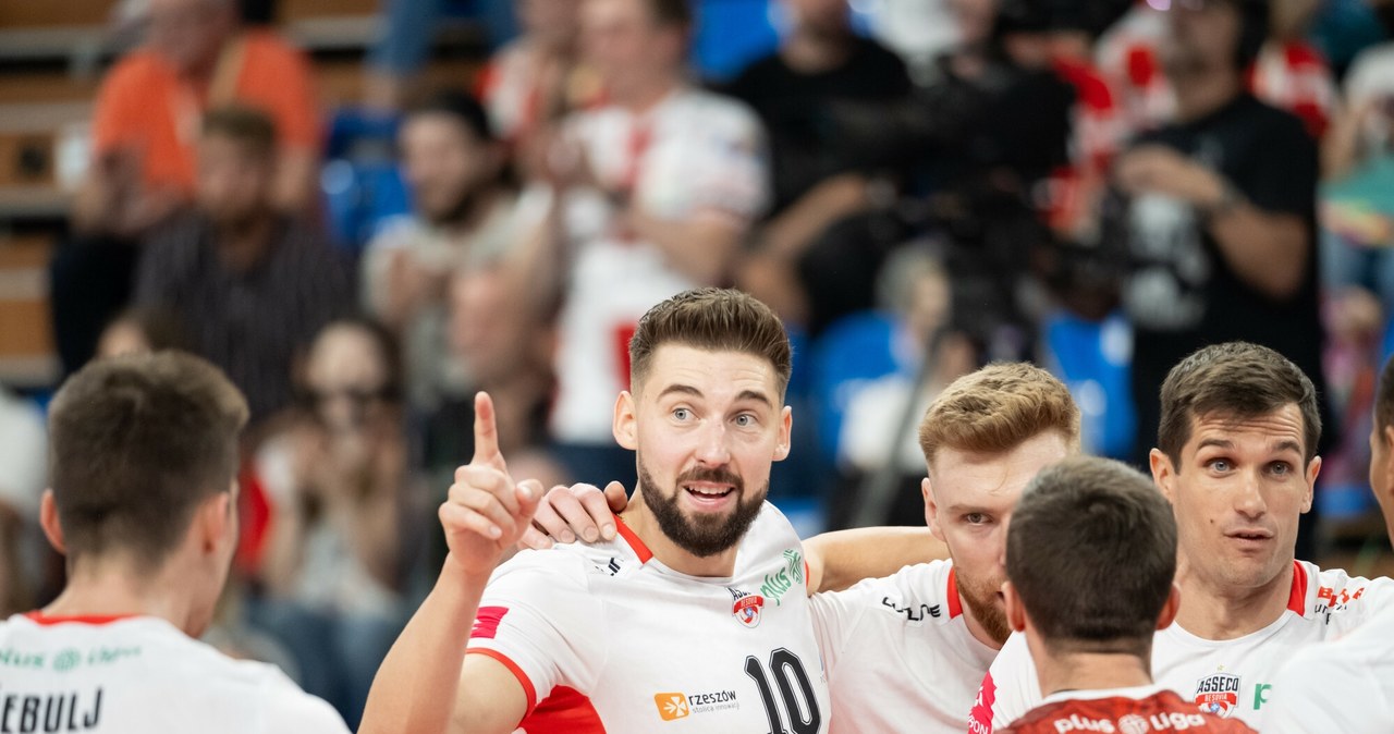 Co za seria Bartosza Bednorza i spółki. Wielki polski klub pręży muskuły